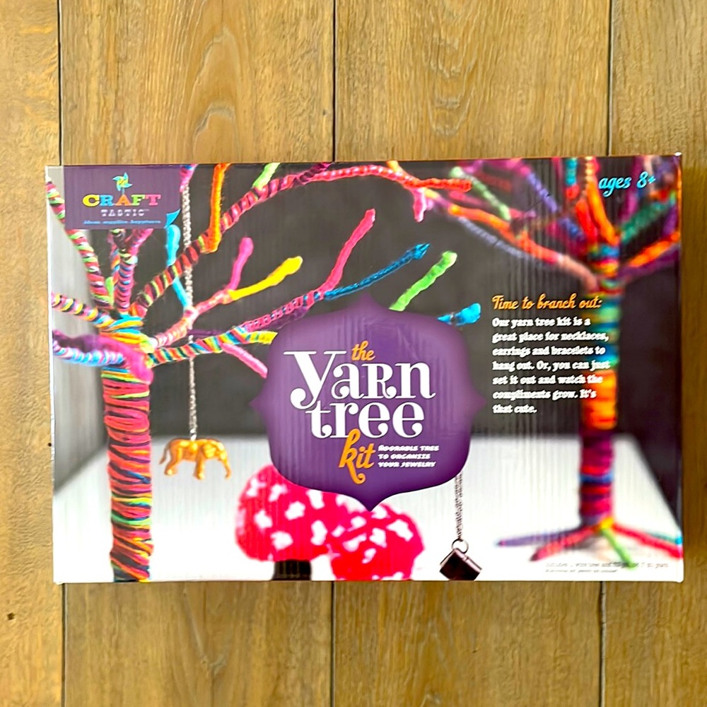 Brand New!  Craft Kit- The Yarn Tree Kit